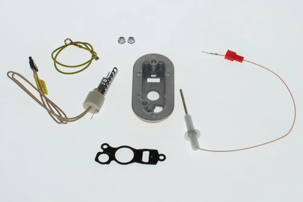 Zündungs-Set von Bosch mit mehreren Komponenten: Zündelektrode, Halterung, Kabel und Dichtungsring auf hellem Hintergrund angeordnet.